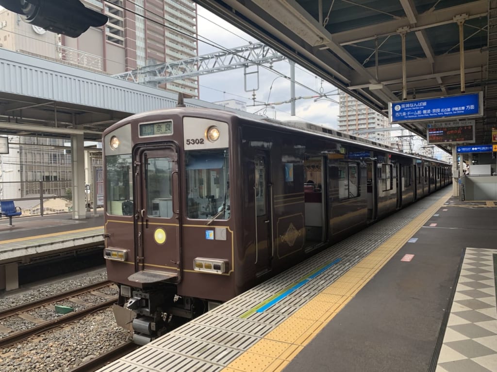 マルーン近鉄電車