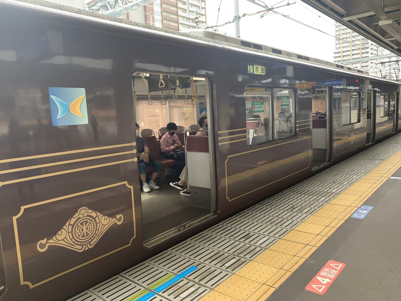 マルーン色の阪神電車？