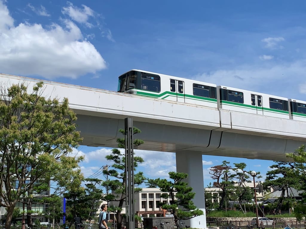 六甲ライナー
