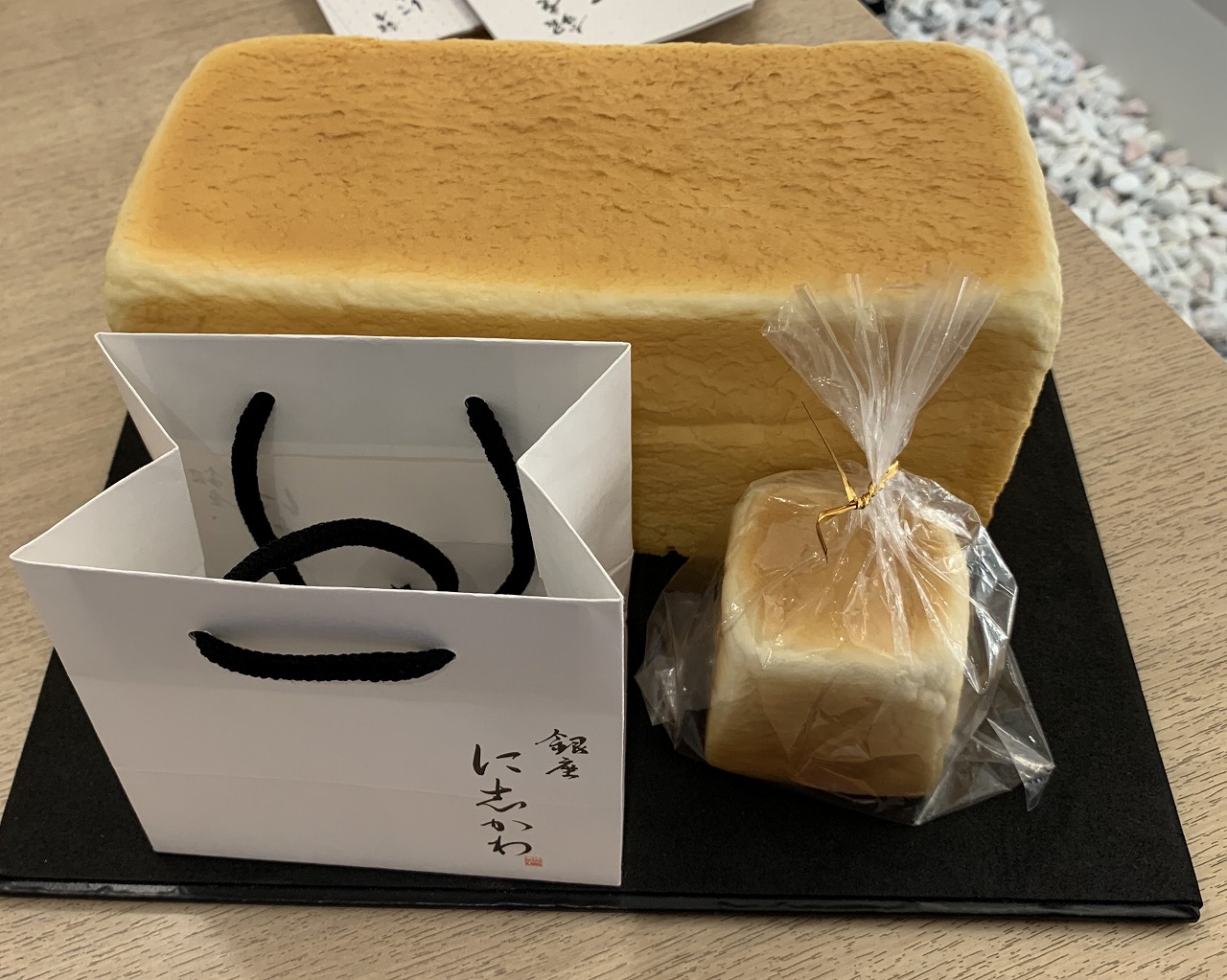 食パン専門店「銀座に志かわ 神戸六甲道店」