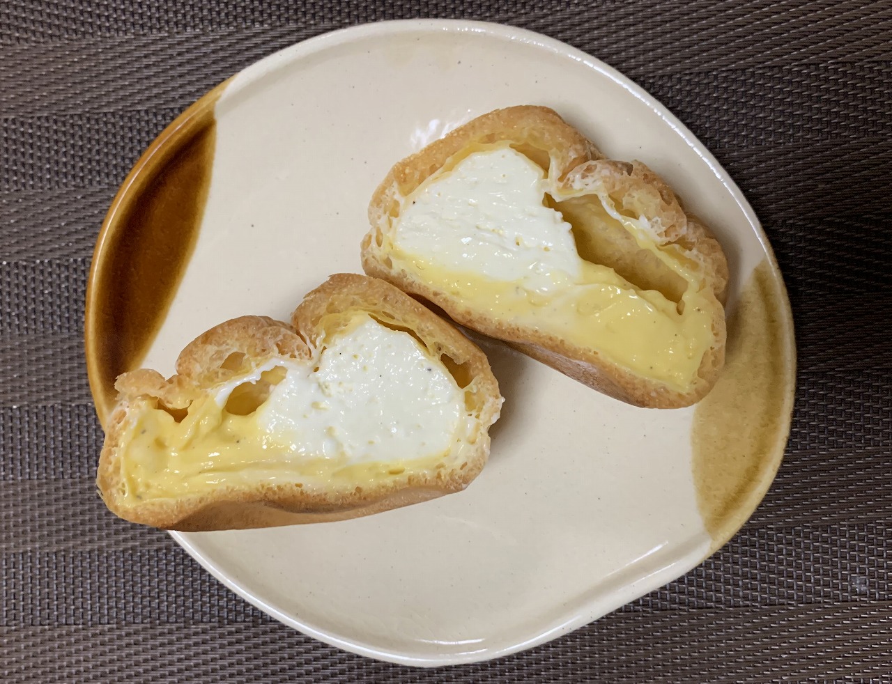 六甲山牧場チーズの生カスタードシュークリーム