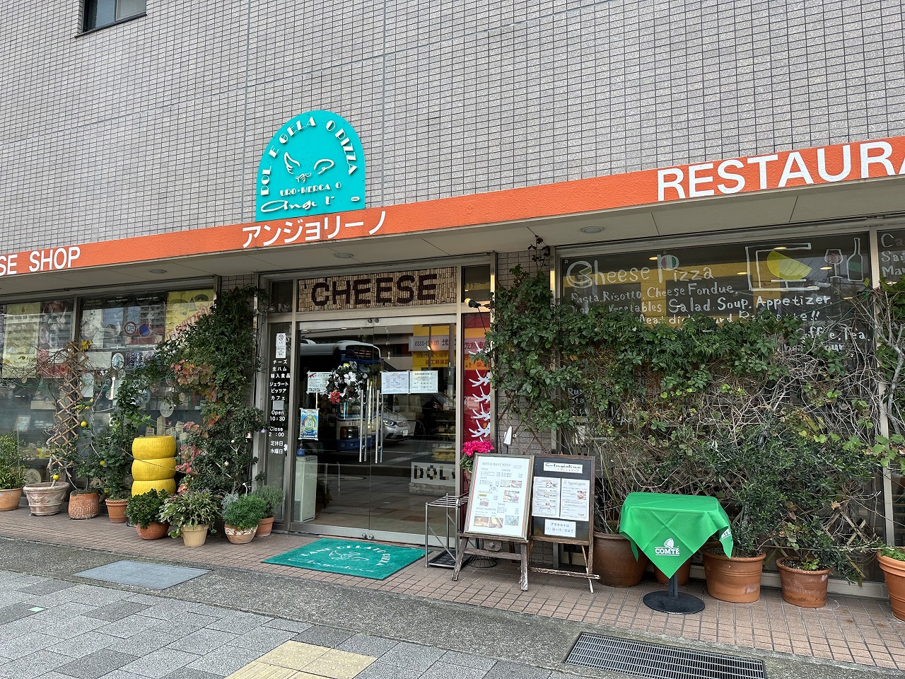 関西最大級のチーズ専門店「アンジョリーノ」