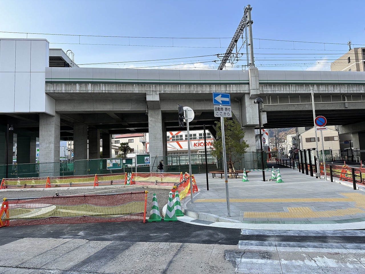  「阪神青木駅」南側の駅前ロータリ