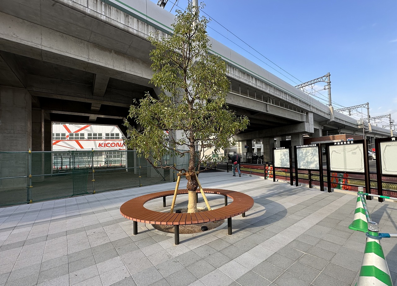 「阪神青木駅」南側の駅前ロータリ
