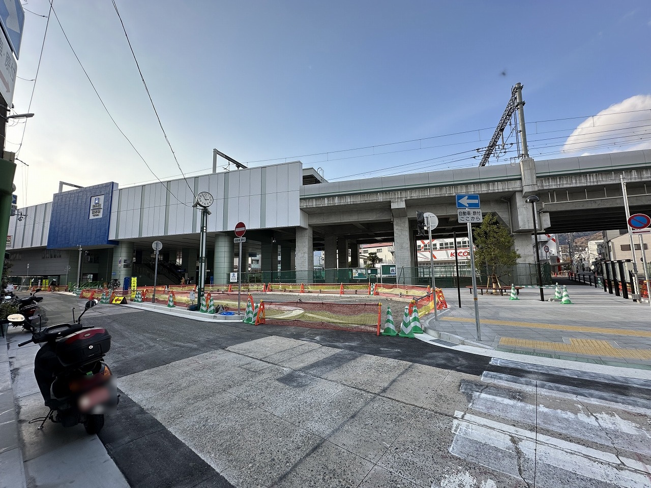 阪神青木駅」南側の駅前ロータリ