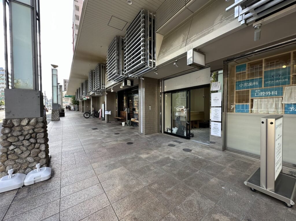 BRUN（ブラン）CAFE AND DONUTU 六甲道店