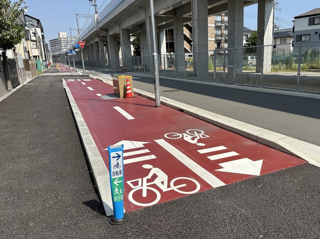 ⾞道・⾃転⾞道・歩道の区別が出来てる♪ 魚崎駅～青木駅『阪神沿北側側道』