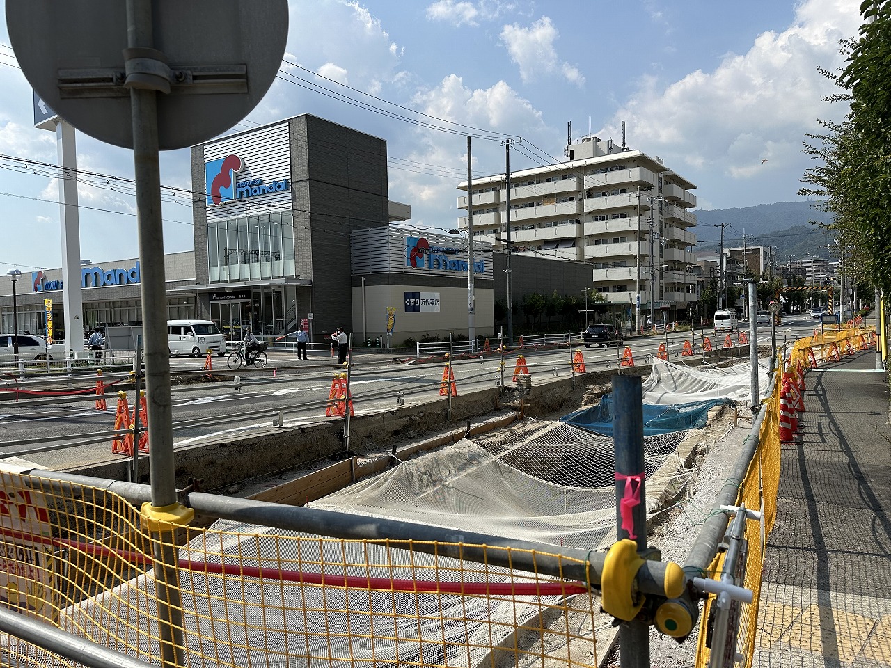 ⾞道・⾃転⾞道・歩道の区別が出来てる♪ 魚崎駅～青木駅『阪神沿北側側道』