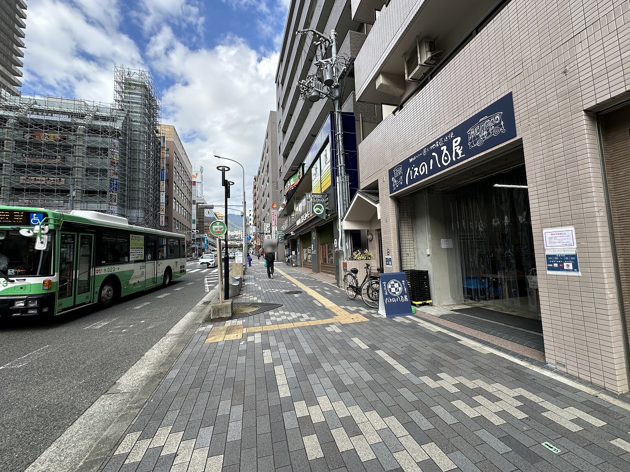 「バスの八百屋六甲道店」