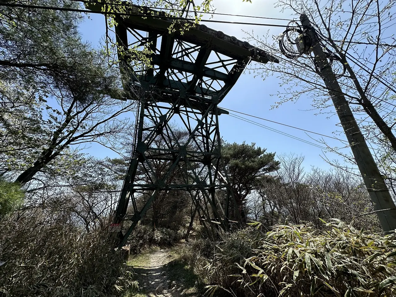 天狗岩駅近くの支柱