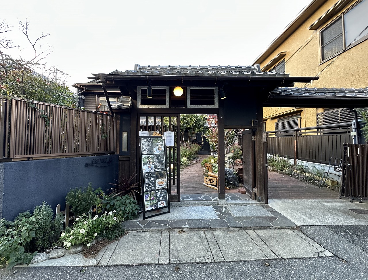 超人気の古民家カフェ「ティールーム マナーハウス モトヤマ」