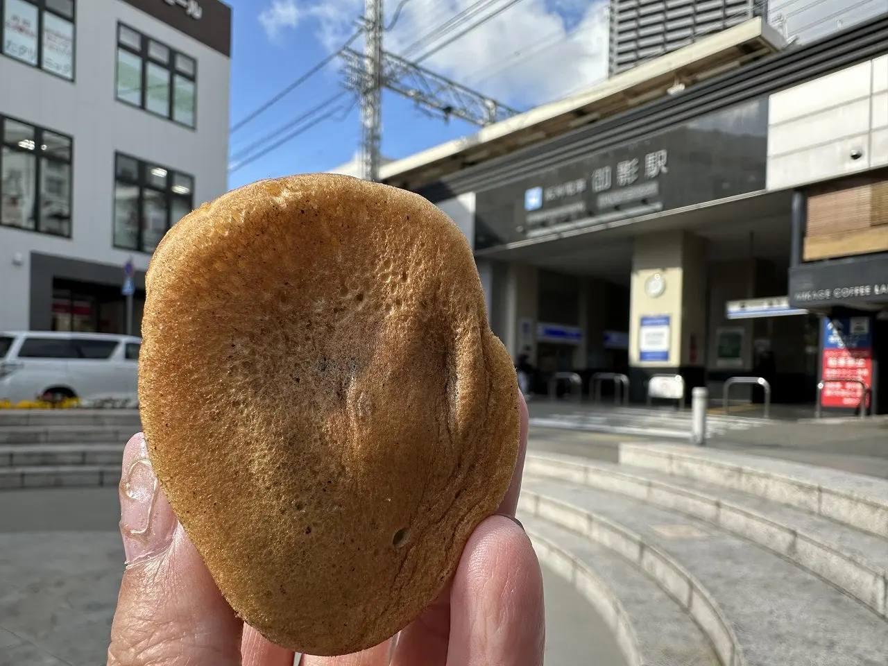 阪神御影駅高架下、店舗がゾクゾク閉店されています