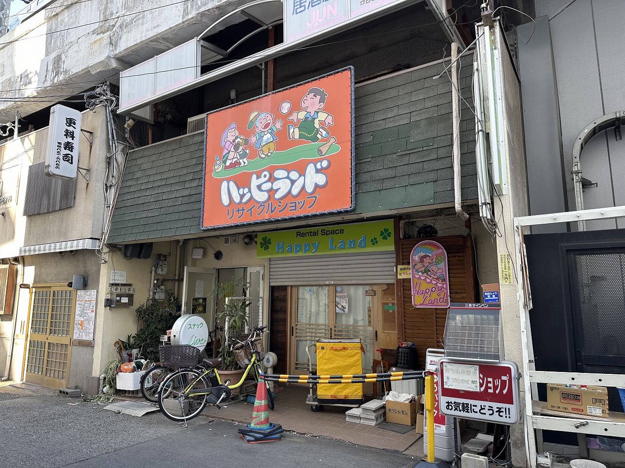 阪神御影駅高架下、店舗がゾクゾク閉店されています