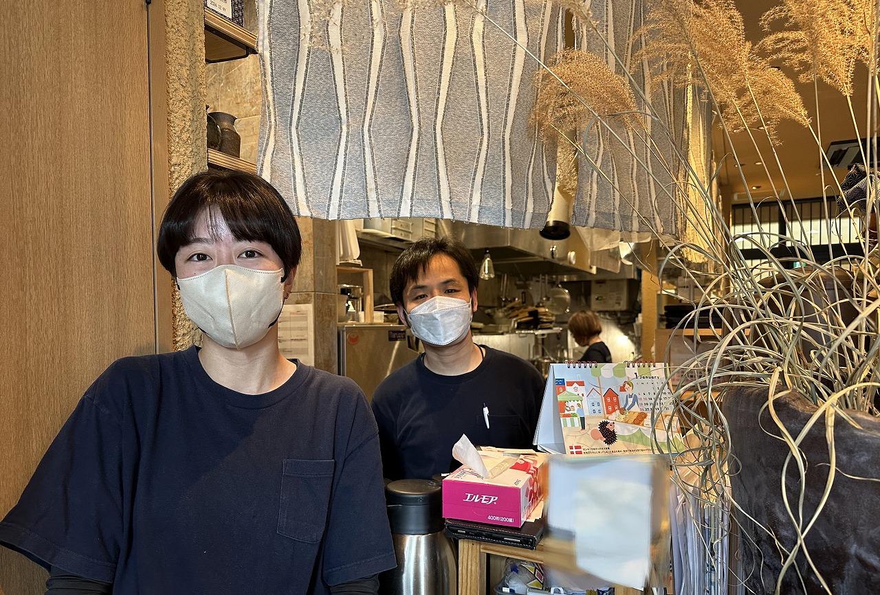 うわぁー石臼挽きしてるんだ！！『炭と蕎麦 那由多 六甲道店』さんで、十割蕎麦をいただきました♪