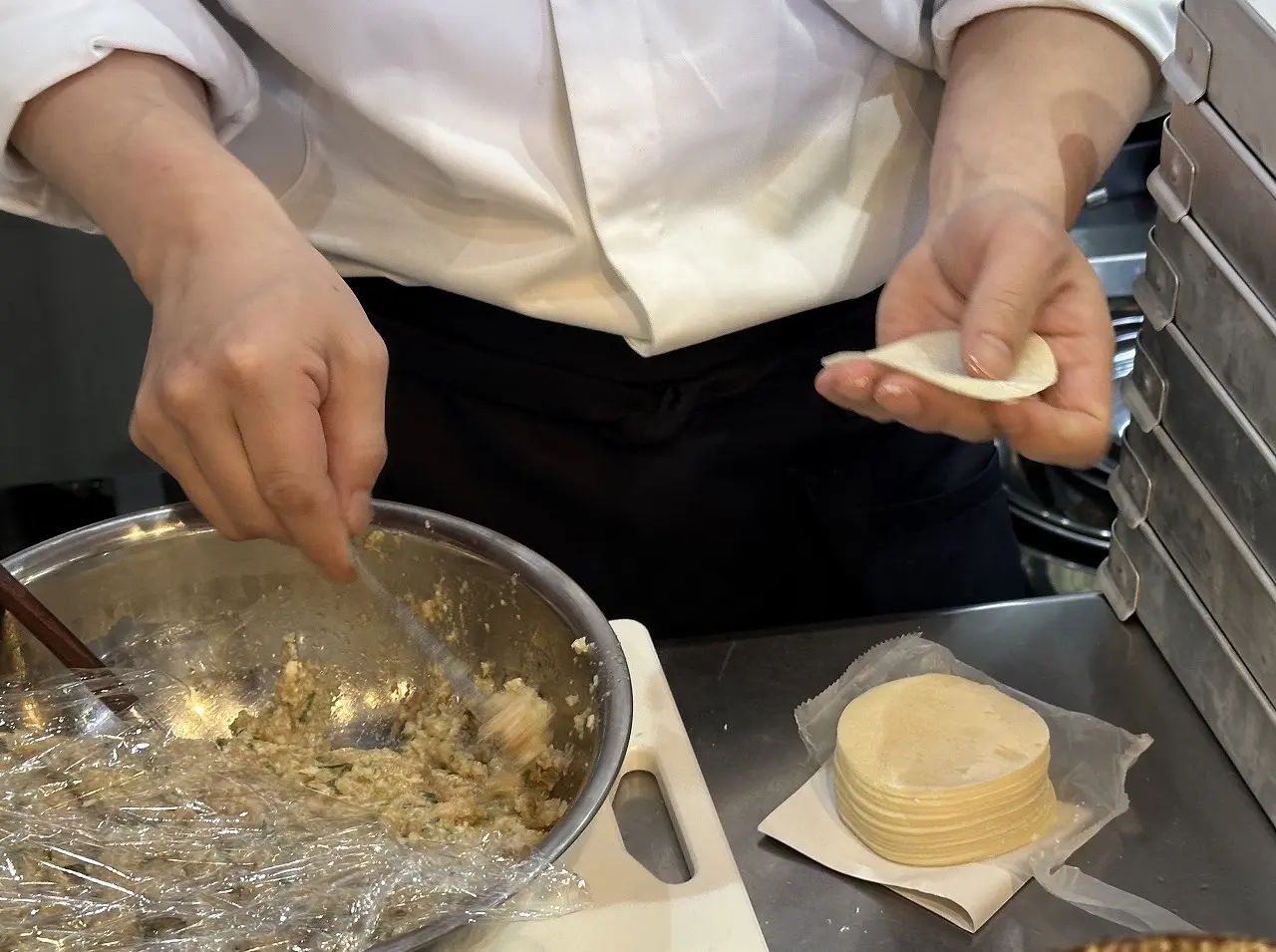 【神戸市灘区】ウェルブ六甲道６番街『六甲餃子』さん 5月1日オープン♪唐揚げ・揚げ豚足・にらそば・よだれ鶏・ゴマ団子…