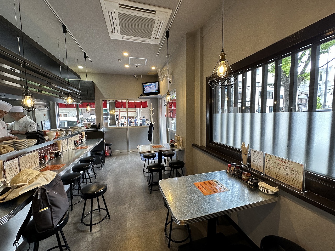 【神戸市灘区】ウェルブ六甲道６番街『六甲餃子』さん 5月1日オープン♪唐揚げ・揚げ豚足・にらそば・よだれ鶏・ゴマ団子…
