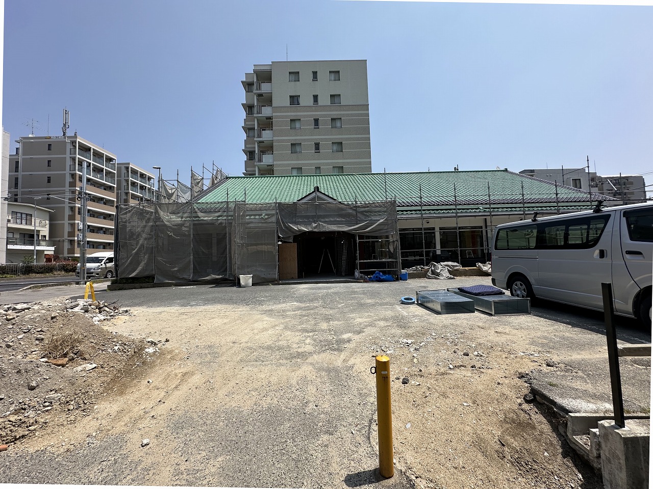 【神戸市東灘区】「鎌倉パスタ東灘店」跡地で改修工事がスタート。さらに、垂れ幕出現！！ ７月中旬『焼肉きんぐ』オープンです。