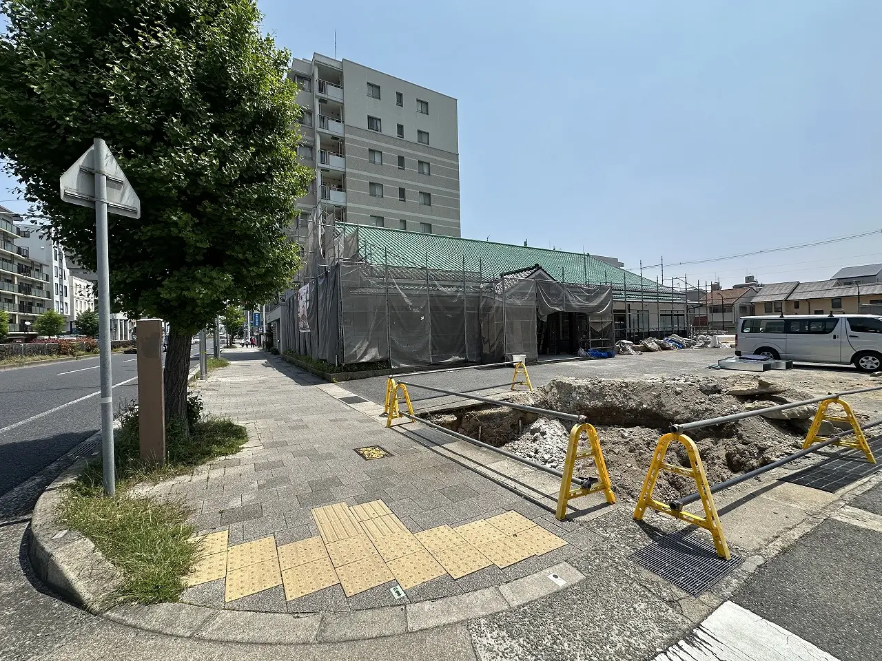 【神戸市東灘区】「鎌倉パスタ東灘店」跡地で動きアリ！ お席で注文 食べ放題『焼肉きんぐ』７月中旬オープン！ 垂れ幕出現しました♪
