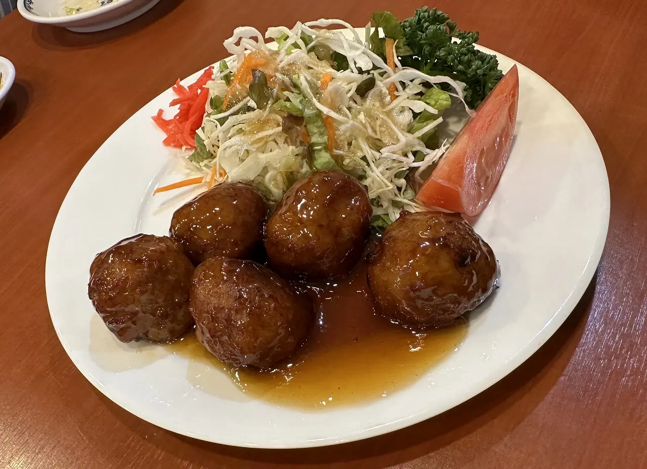 【神戸市】創業60年超！ これぞ神戸の町中華♪ 昭和感漂う中華料理店「万里（まんり）」さんで大満足。JR三ノ宮駅前