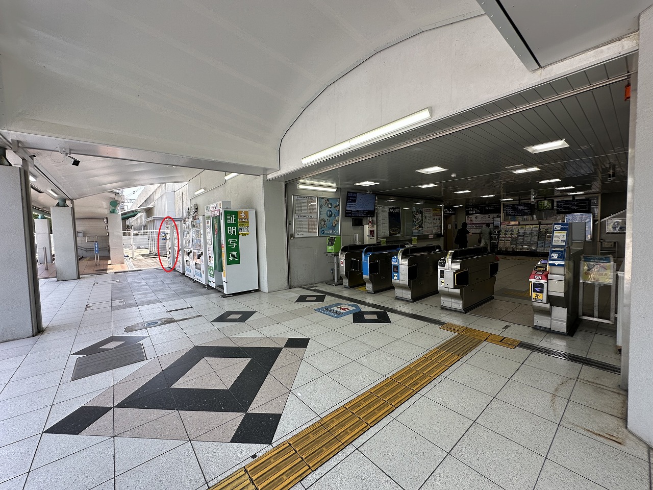 【神戸市東灘区】JR甲南山手駅に「ピザの自販機」出現！元町の人気店『2Brothers Pizza』さんの本格ピザが250円から(≧▽≦)