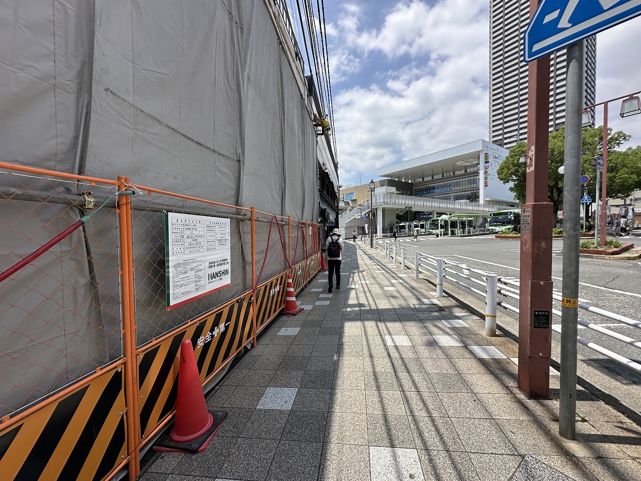 神戸市東灘区】阪神御影駅高架下、耐震補強工事にともなう景色の変化…。長年親しまれた老舗も静かに幕