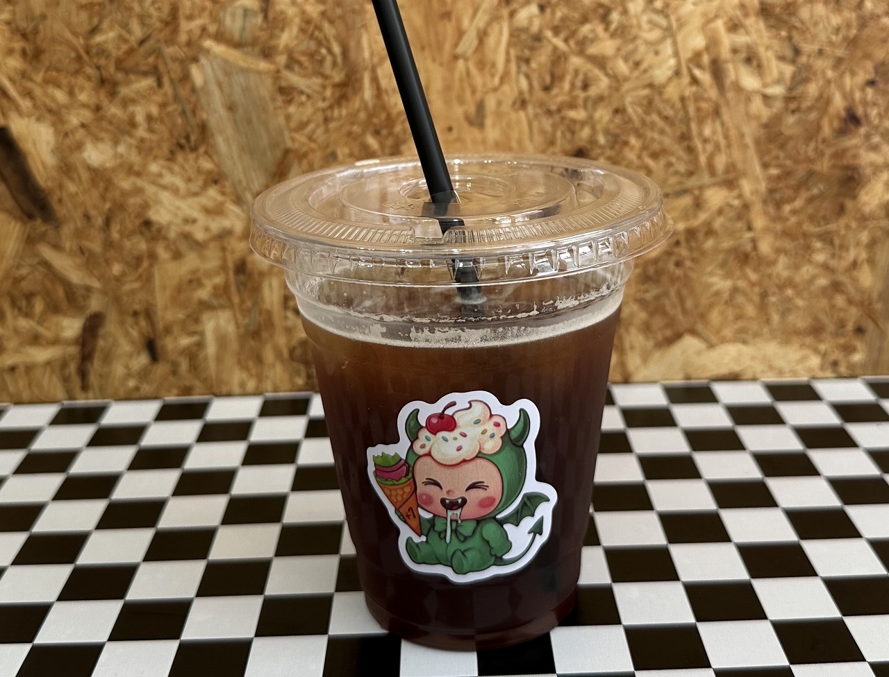 スタッフの方に聞くと、「生地は焦げる一歩手前まで焼いて、カリッとした食感を出してるんです」とのこと。なるほど、この香ばしさはやみつきになりそう。