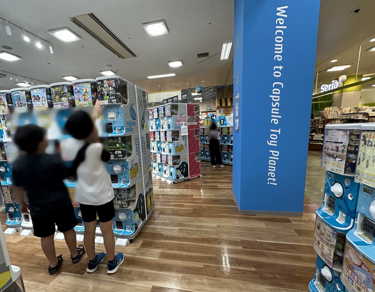 最新アニメのグッズから、思わず「なんでこれ商品化したの！？」とツッコみたくなるようなマニアック系まで、
