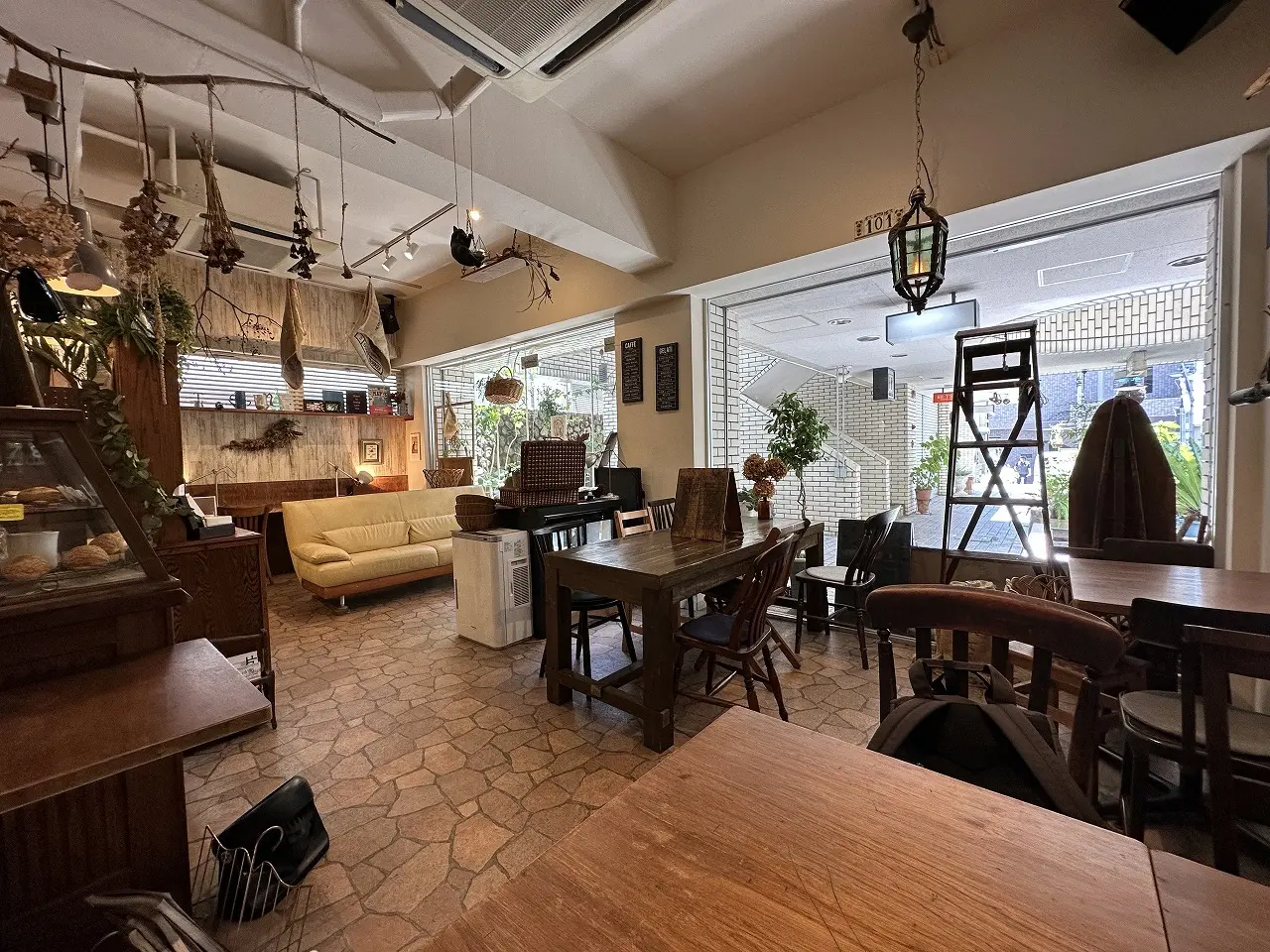 【神戸市東灘区】白鷗の桃２個使用(≧▽≦)　これぞ岡本クオリティーのパフェだ♪『caffetteria gatto（カフェテリア・ガット・ネロ）』