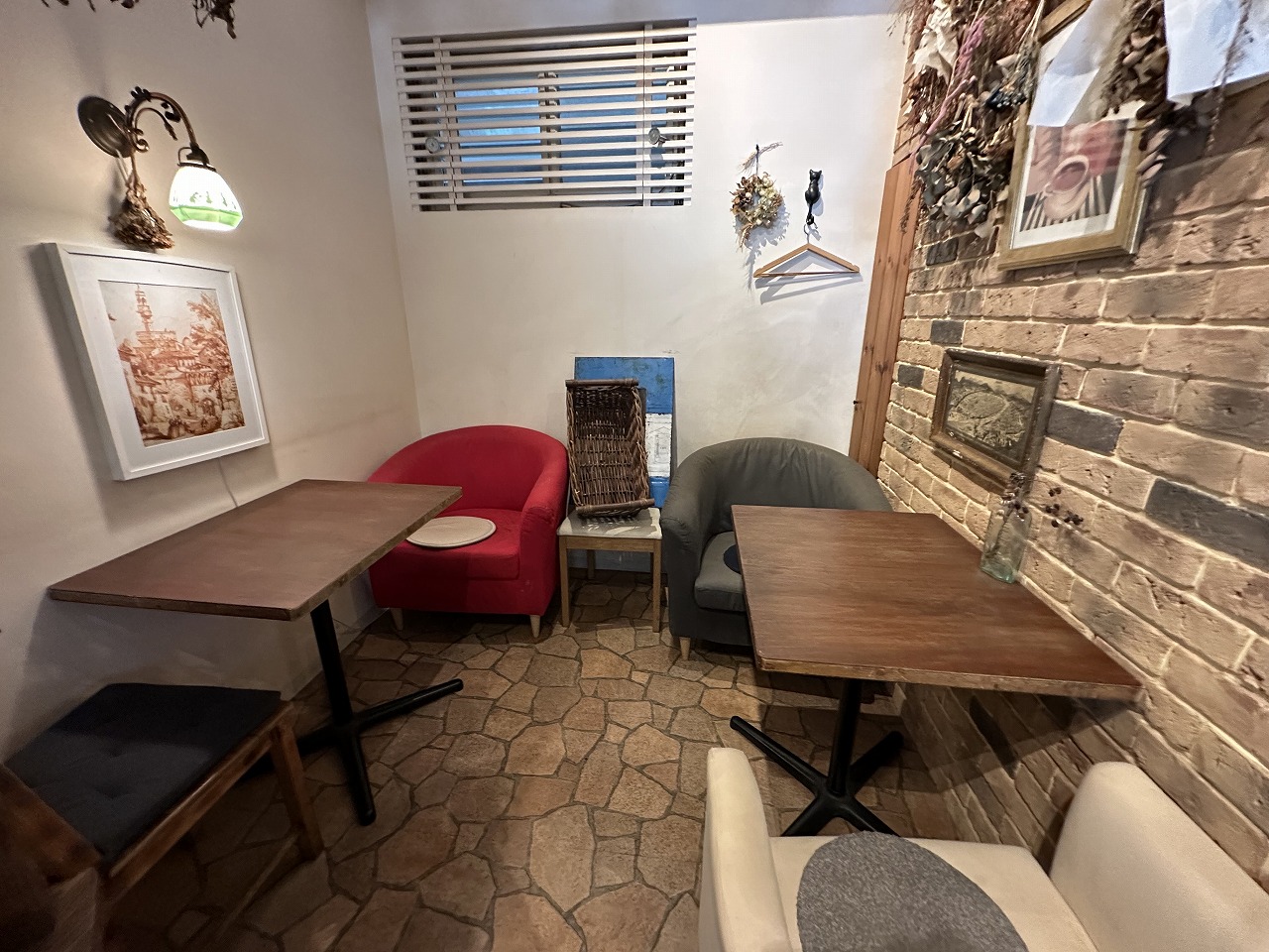 【神戸市東灘区】白鷗の桃２個使用(≧▽≦)　これぞ岡本クオリティーのパフェだ♪『caffetteria gatto（カフェテリア・ガット・ネロ）』