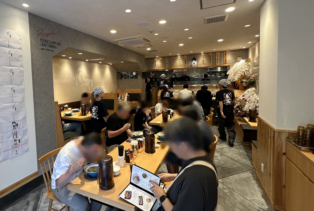最近のラーメン屋さんは、食券というお店も少なくないですが、こちらは後払い。