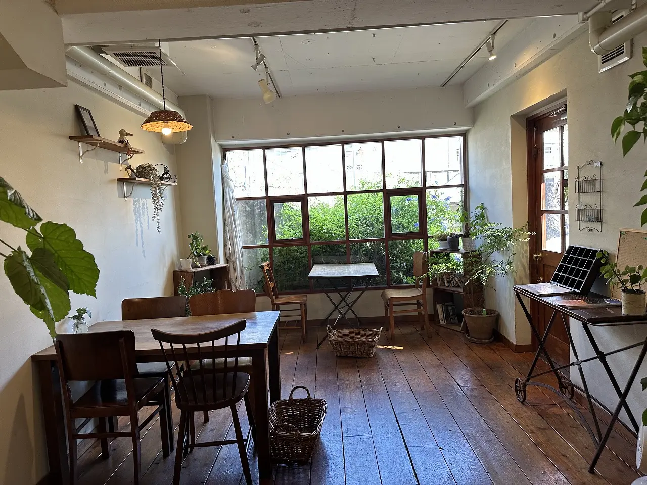 【神戸市灘区】阪急王子公園駅すぐ『Nim.cafe』さんで、贅沢なかき氷をいただきました(≧▽≦) 桃が重たすぎて氷が沈んでいく…。
