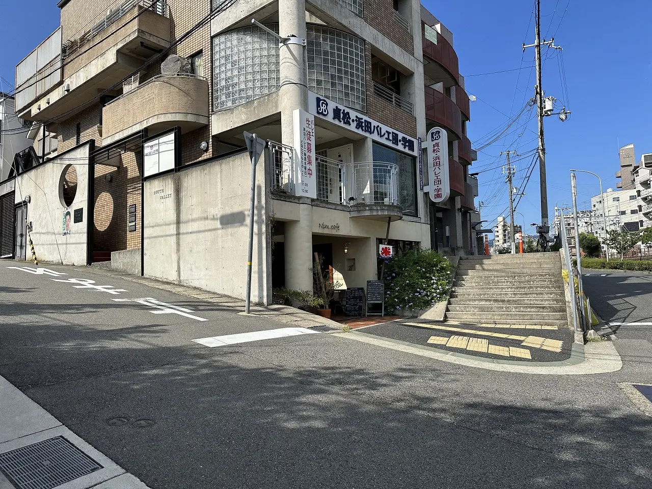 【神戸市灘区】阪急王子公園駅すぐ『Nim.cafe』さんで、贅沢なかき氷をいただきました(≧▽≦) 桃が重たすぎて氷が沈んでいく…。