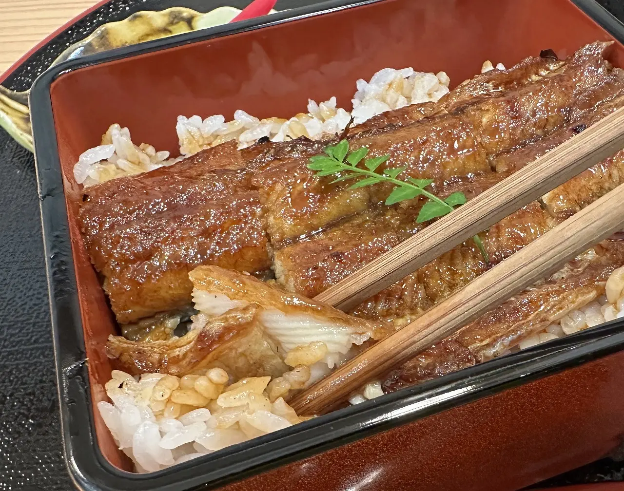 うな重に加え、う巻き、酢の物、吸い物、デザートまで揃った贅沢なセットです(≧▽≦)