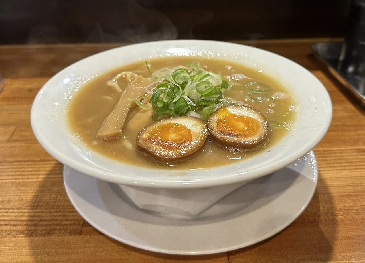 【神戸市東灘区】えっ…ラーメン500円？！「中トロと豚足 深江本町店」さん10月4日オープンへ。おっかなびっくりお店へ…。