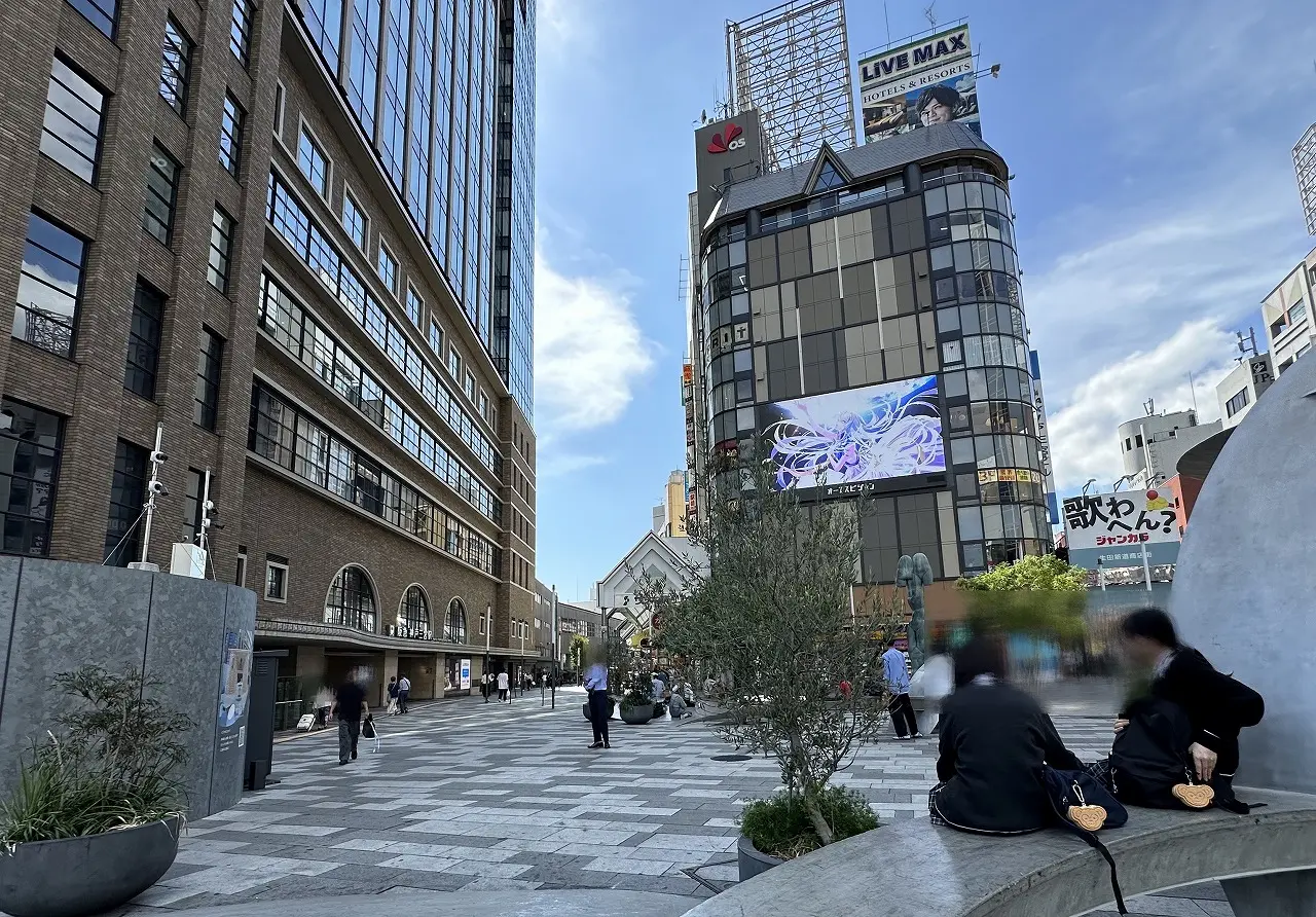神戸市役所1号館1階サイネージ