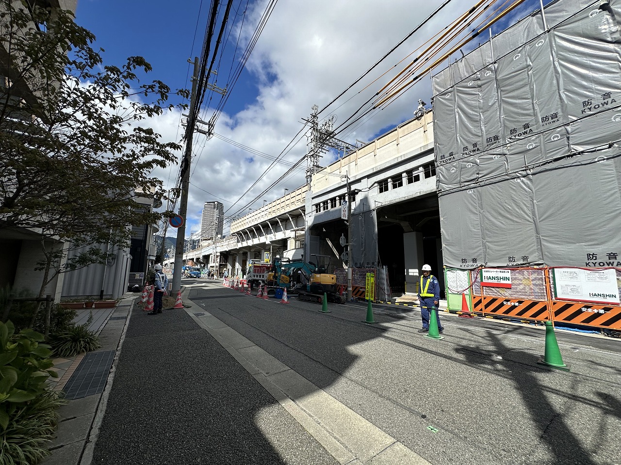 【神戸市東灘区】2026年春完成予定♪ 阪神住吉駅が大変身中! ホームの西にエレベーター&改札新設に向けて工事が進んでいます。