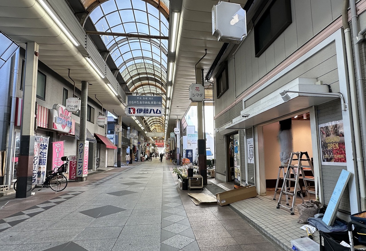 神戸市東灘区】甲南本通商店街が青果店激戦区に! 『紬屋青果店』が11月10日グランドオープン!