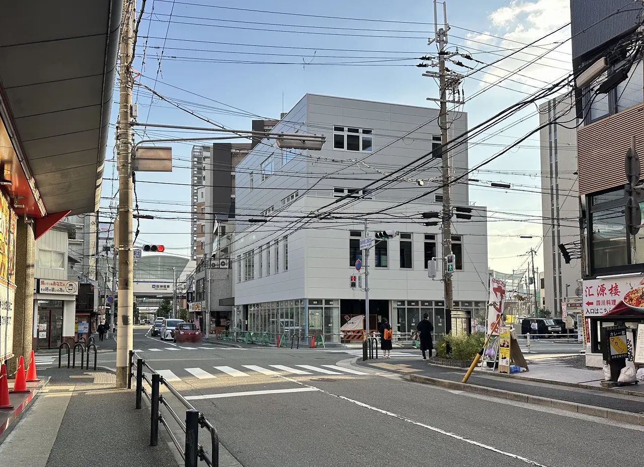 【神戸市東灘区】テナントが判明しました！ 阪神深江のパチンコ屋さん跡地で、ガラス面で張り紙を発見。