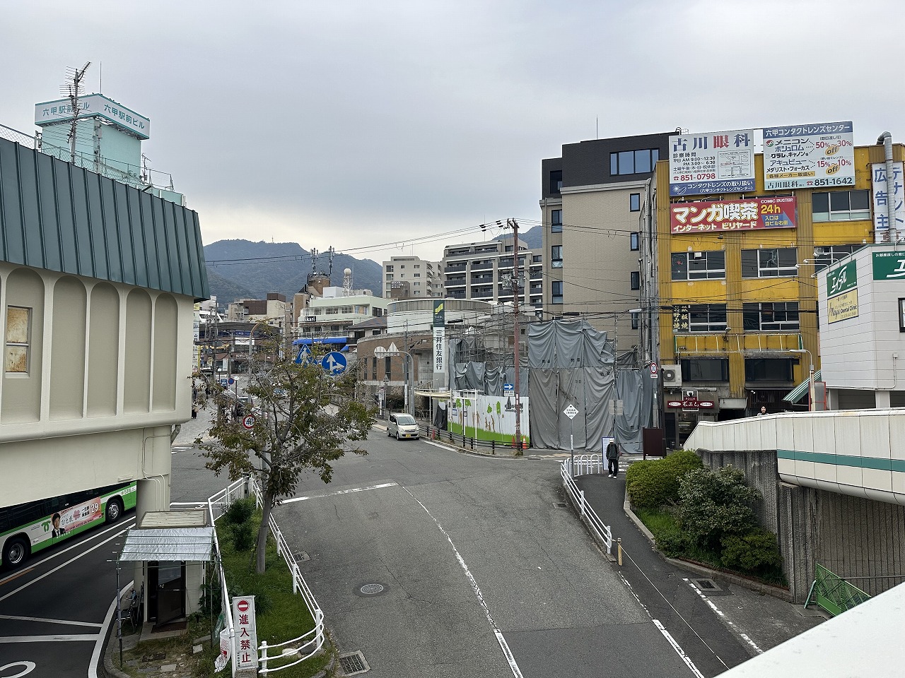 【神戸市灘区】ご注意。阪急六甲駅『阪急六甲歩道橋』が美装化補修工事に伴い通行止めへ…。工事終了予定は、2026年3月末迄