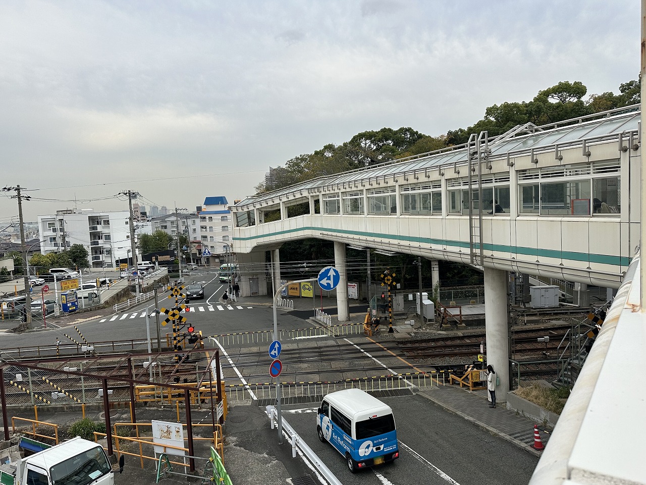 【神戸市灘区】ご注意。阪急六甲駅『阪急六甲歩道橋』が美装化補修工事に伴い通行止めへ…。工事終了予定は、2026年3月末迄