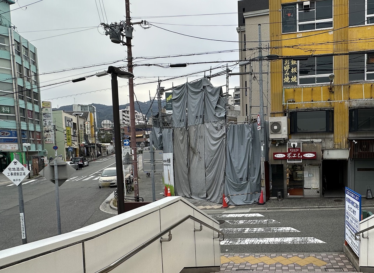 【神戸市灘区】ご注意。阪急六甲駅『阪急六甲歩道橋』が美装化補修工事に伴い通行止めへ…。工事終了予定は、2026年3月末迄