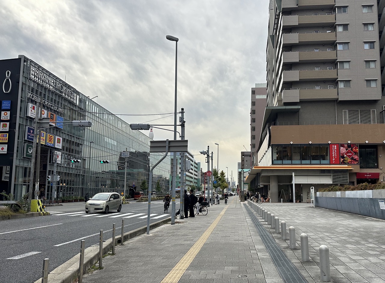 【神戸市灘区】六甲道の「鳴門鯛焼本舗 ウェルブ六甲道店」跡地で工事中。新しい飲食店が年内オープン予定のようです。