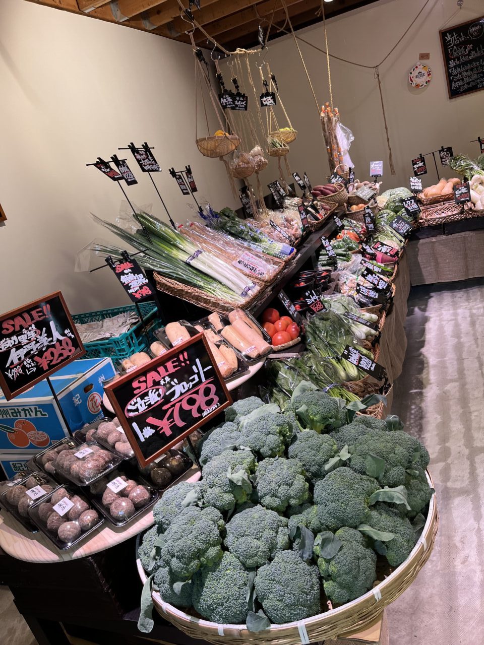 神戸市東灘区】お若いオーナーの野菜愛が凄い！ 甲南本通商店『紬屋青果店（つむぎやせいかてん）』さんオープン♪