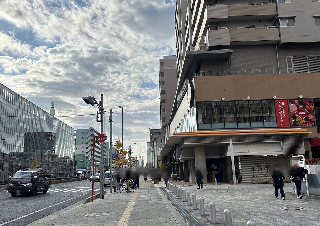 「こどもだって昼のみしたい!?」立ち飲み居酒屋