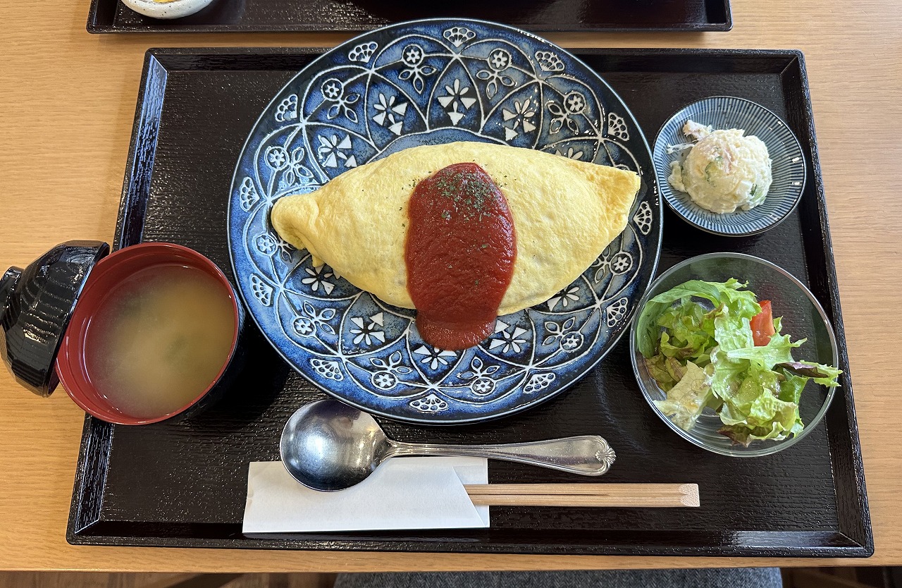 【神戸市】行列必至の人気店「Cafe＆Restaurant まどい」で絶品オムライス! 裏技で待たずに入店♪