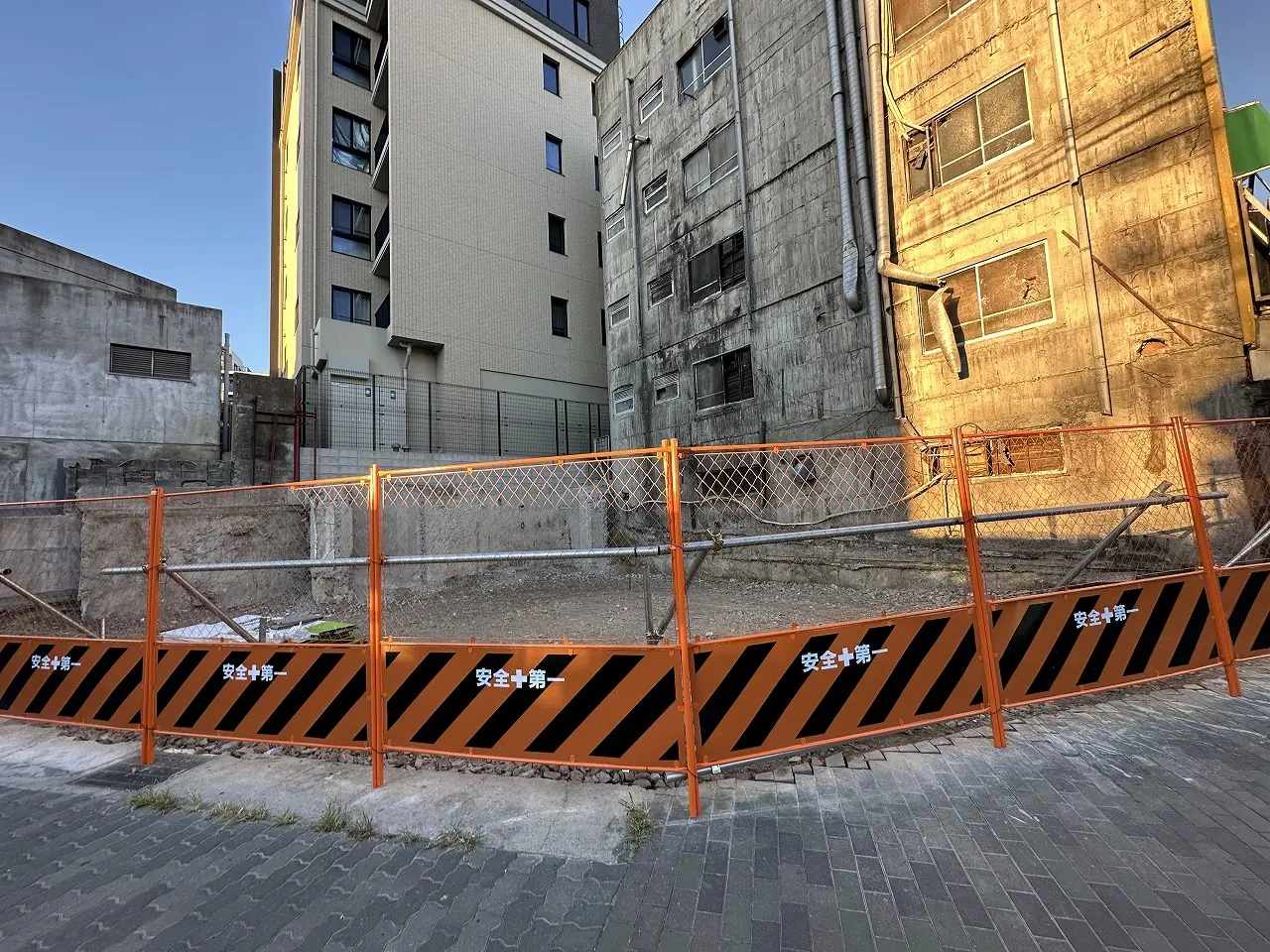 【神戸市灘区】阪急六甲駅前「新六甲ビル」取り壊し完了して跡地へ。跡地は何になる？