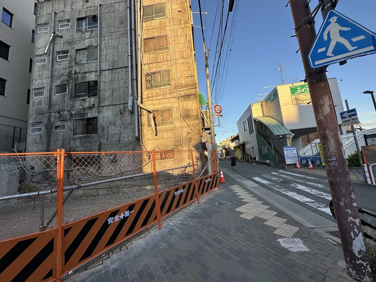 【神戸市灘区】阪急六甲駅前「新六甲ビル」取り壊し完了して跡地へ。跡地は何になる？
