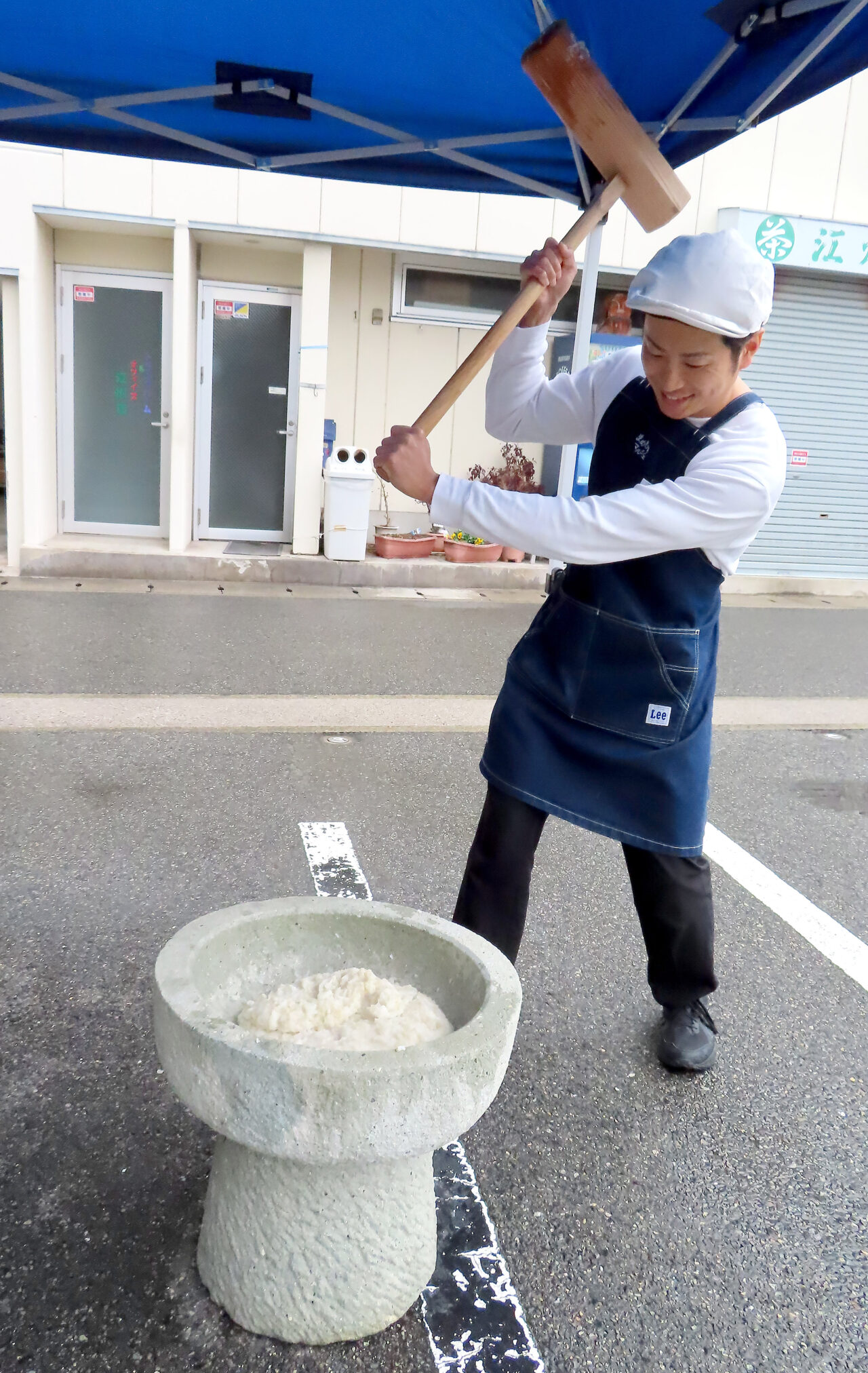 【神戸市東灘区】1月17日(土)『マルヤナギ小倉屋』で「もち麦入りつきたて餅」無料ふるまい会が実施されます♪ あの日を忘れない…