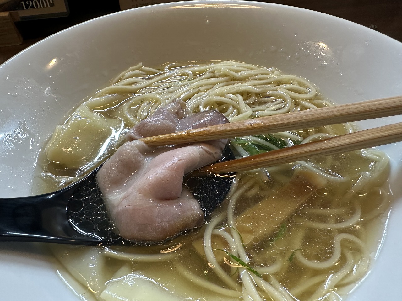 【神戸市東灘区】出汁が決め手の本格派ラーメン♪「中華そば 鈴鳴食堂 三番館」で女性にも大人気の味を堪能してきました(≧▽≦)