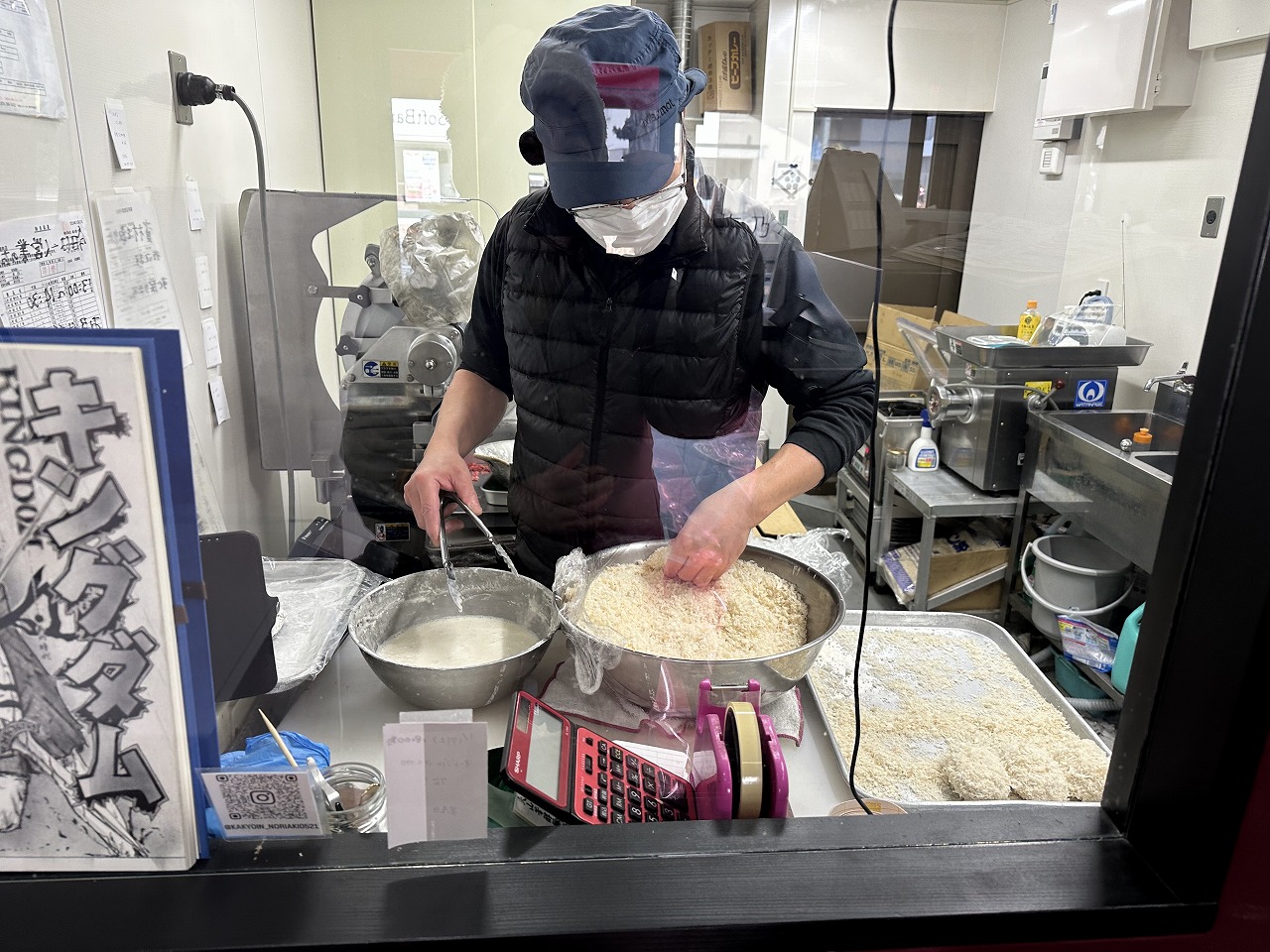 【神戸市東灘区】注文を受けてからパン粉付け！ 国道2号線沿い「梅乃精肉店」の“ミンチカツ”が肉の旨みギュ〜！！